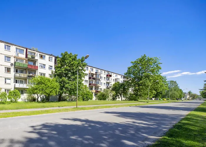 Comfort 3-Room Apartment With A Workplace Near The Wood