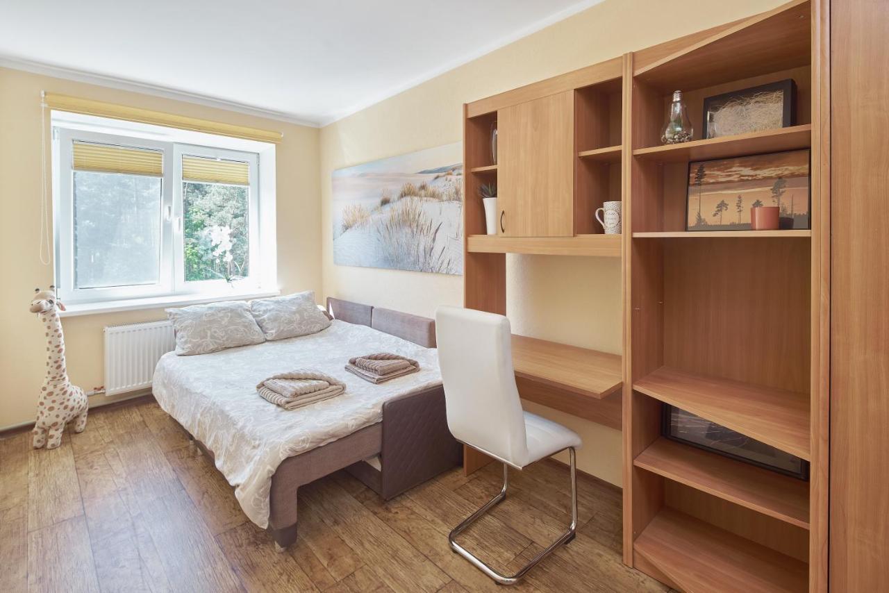 Comfort 3-room With A Workplace Near The Wood Apartment