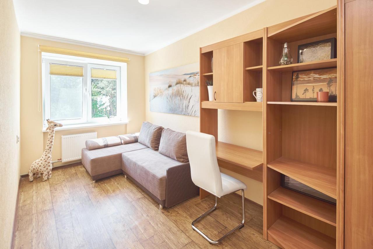 Comfort 3-room With A Workplace Near The Wood Apartment