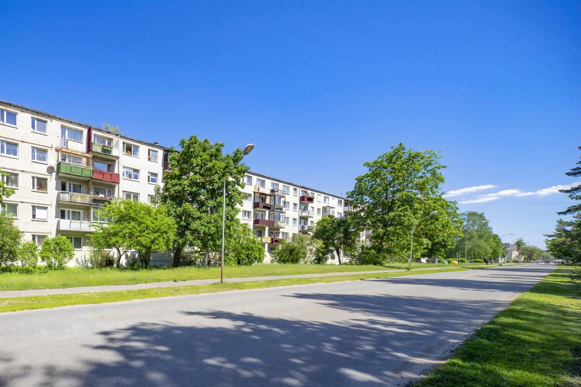 Comfort 3-room With A Workplace Near The Wood *